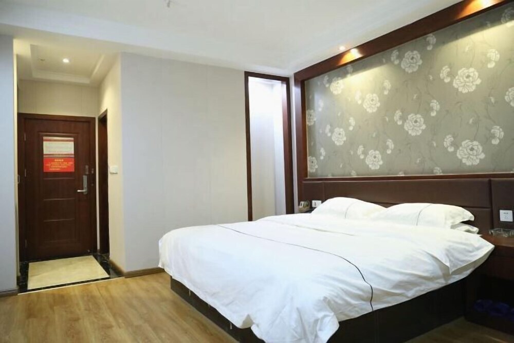 Пинсян: Junhao Fashion Hotel