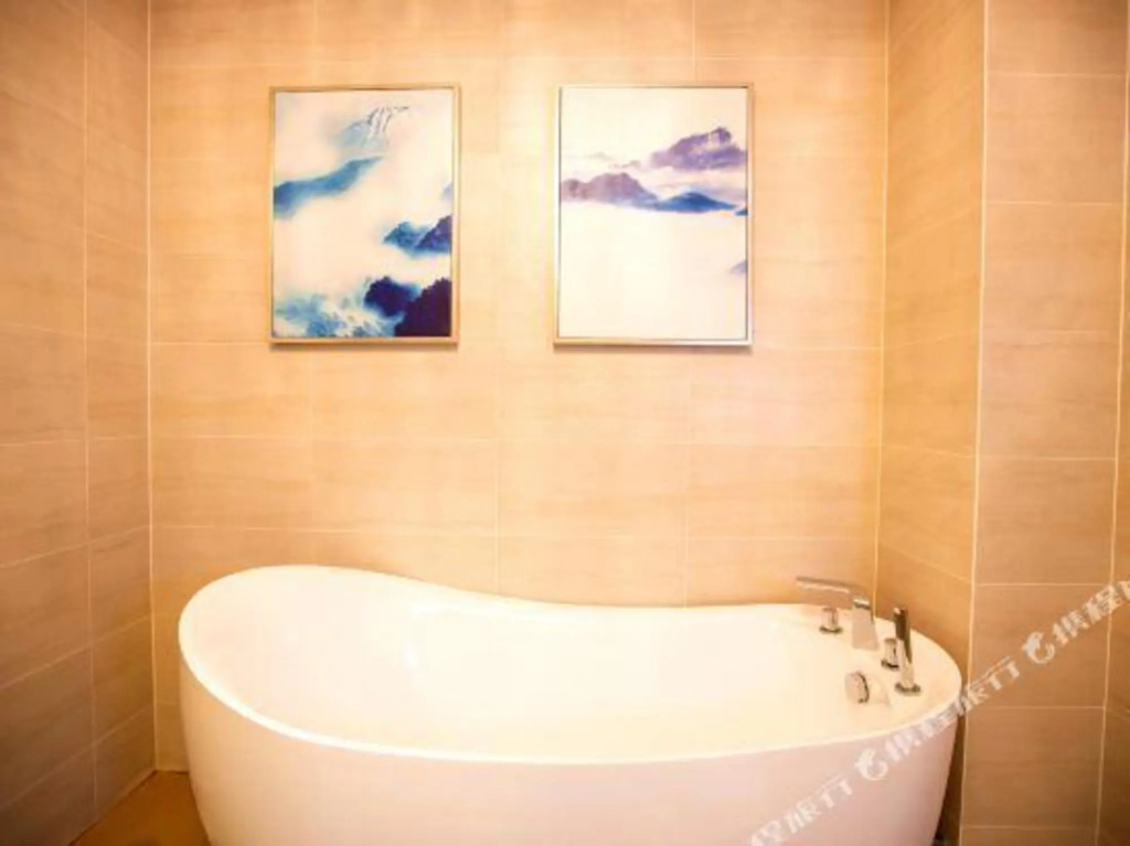 Чжэнчжоу: Qingfeng Bailu Hotel (Zhengzhou Erqi Wanda Plaza)