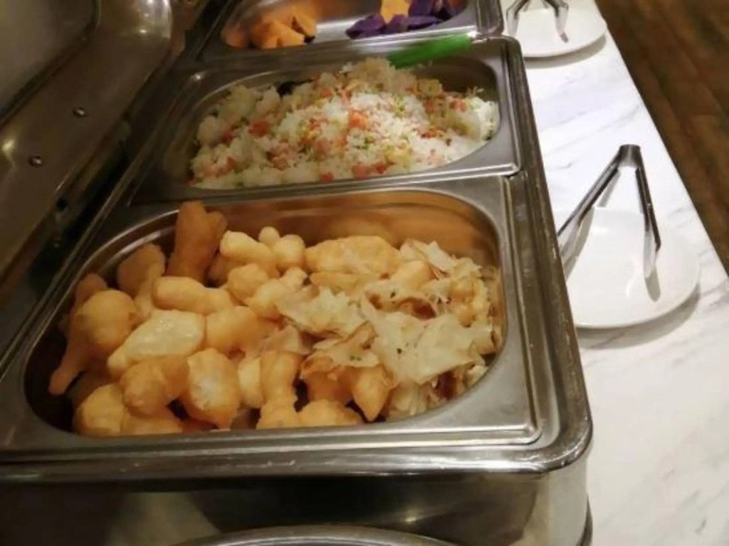 Чжэнчжоу: Qingfeng Bailu Hotel (Zhengzhou Erqi Wanda Plaza)