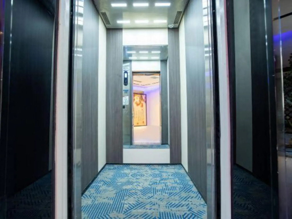 Чжэнчжоу: Qingfeng Bailu Hotel (Zhengzhou Erqi Wanda Plaza)