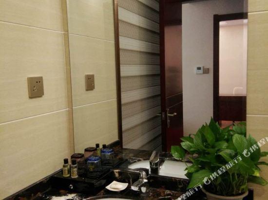 Чаоху: Landing International Hotel