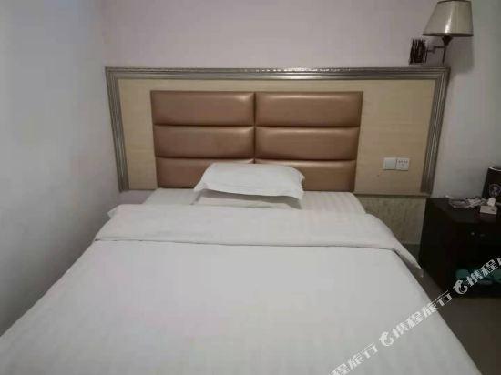 Чжаоцин: Jinfeng Business Hostel