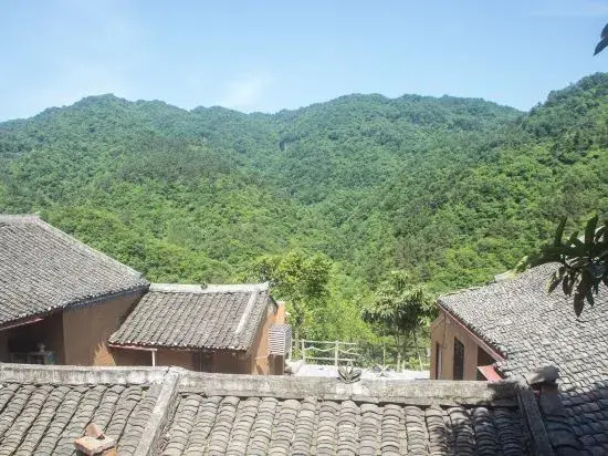 Шиянь: Wudang Mountain Longyuange Hotel