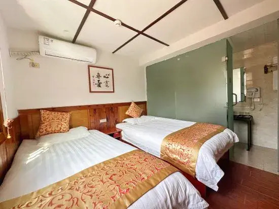 Шиянь: Wudang Mountain Longyuange Hotel
