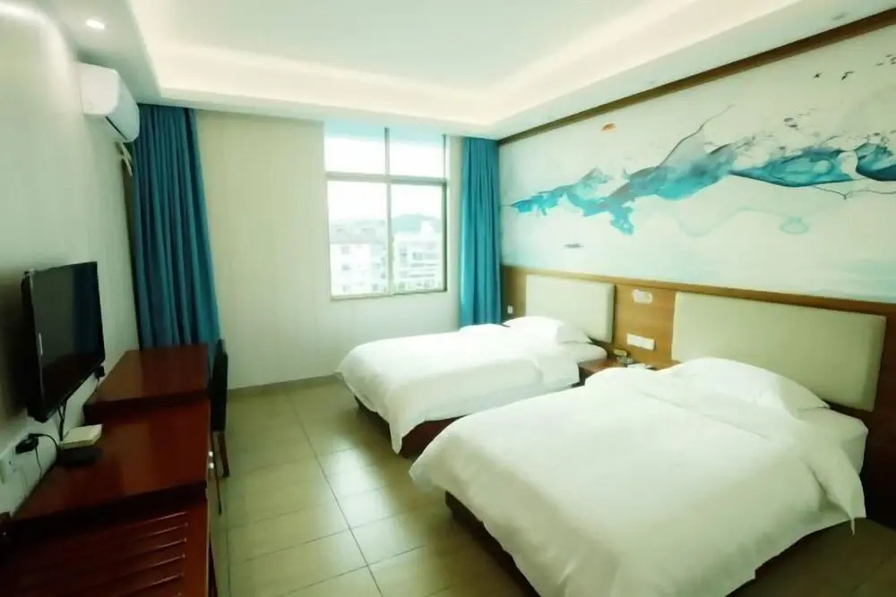 Ледун: Changfa Business Hotel (Ledong People's Hospital)