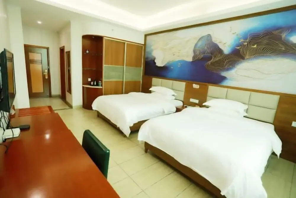 Ледун: Changfa Business Hotel (Ledong People's Hospital)