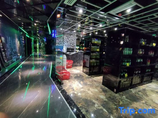 Чжаотун: Zhouhao Holiday Hotel