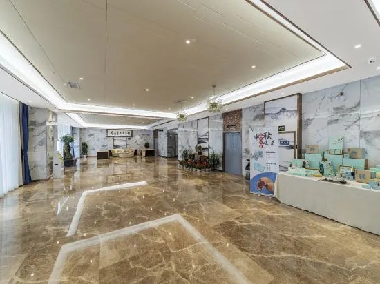 Чжаотун: Zhouhao Holiday Hotel