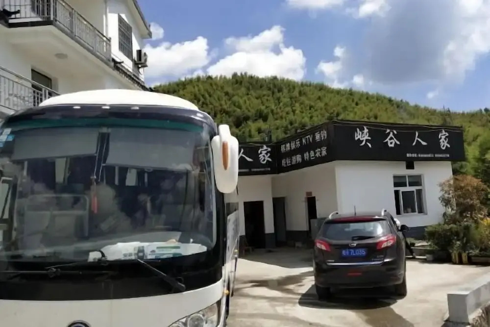 Аньцин: Xiagu Renjia Hostel