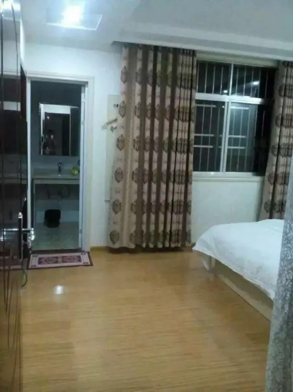 Аньцин: Xiagu Renjia Hostel