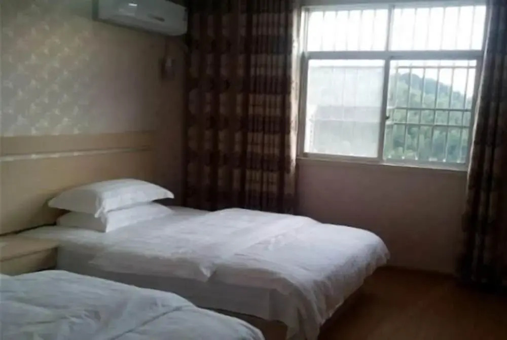Аньцин: Xiagu Renjia Hostel
