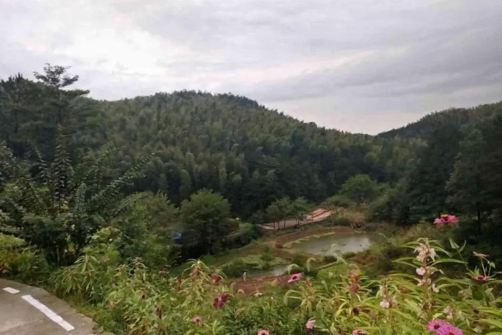 Аньцин: Xiagu Renjia Hostel