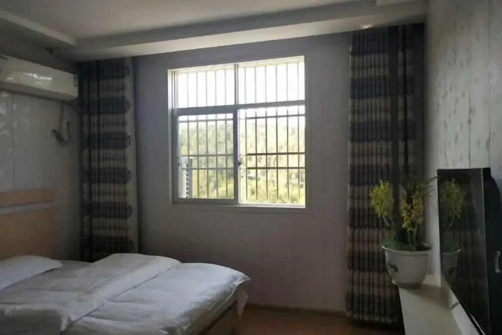 Аньцин: Xiagu Renjia Hostel