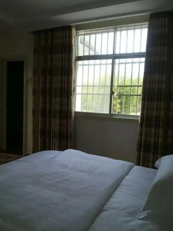 Аньцин: Xiagu Renjia Hostel