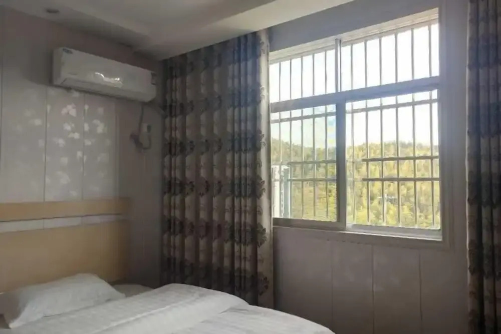 Аньцин: Xiagu Renjia Hostel