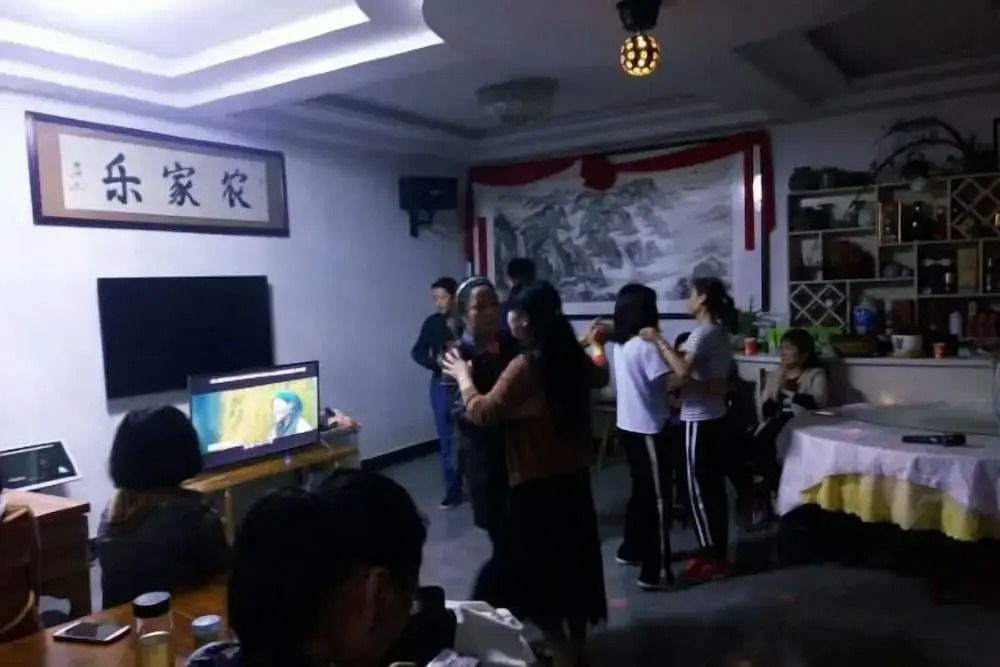 Аньцин: Xiagu Renjia Hostel