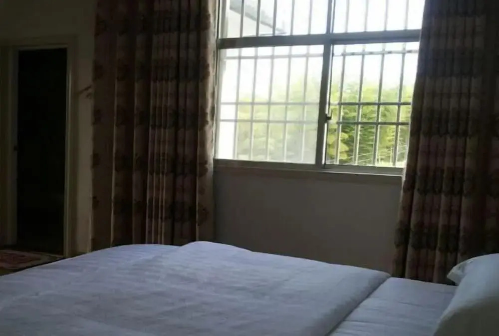 Аньцин: Xiagu Renjia Hostel