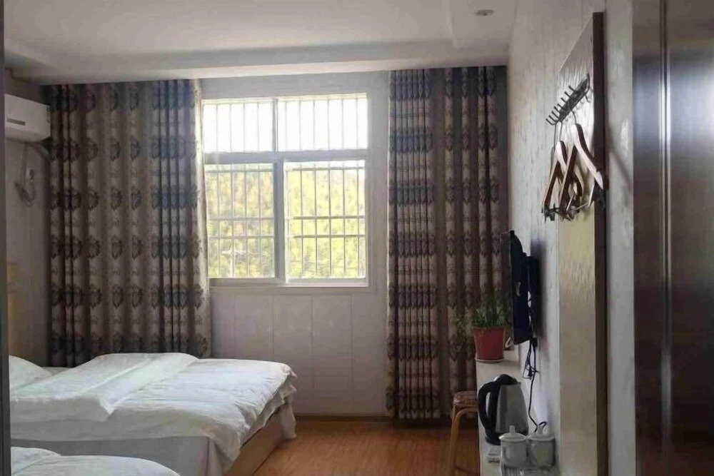 Аньцин: Xiagu Renjia Hostel