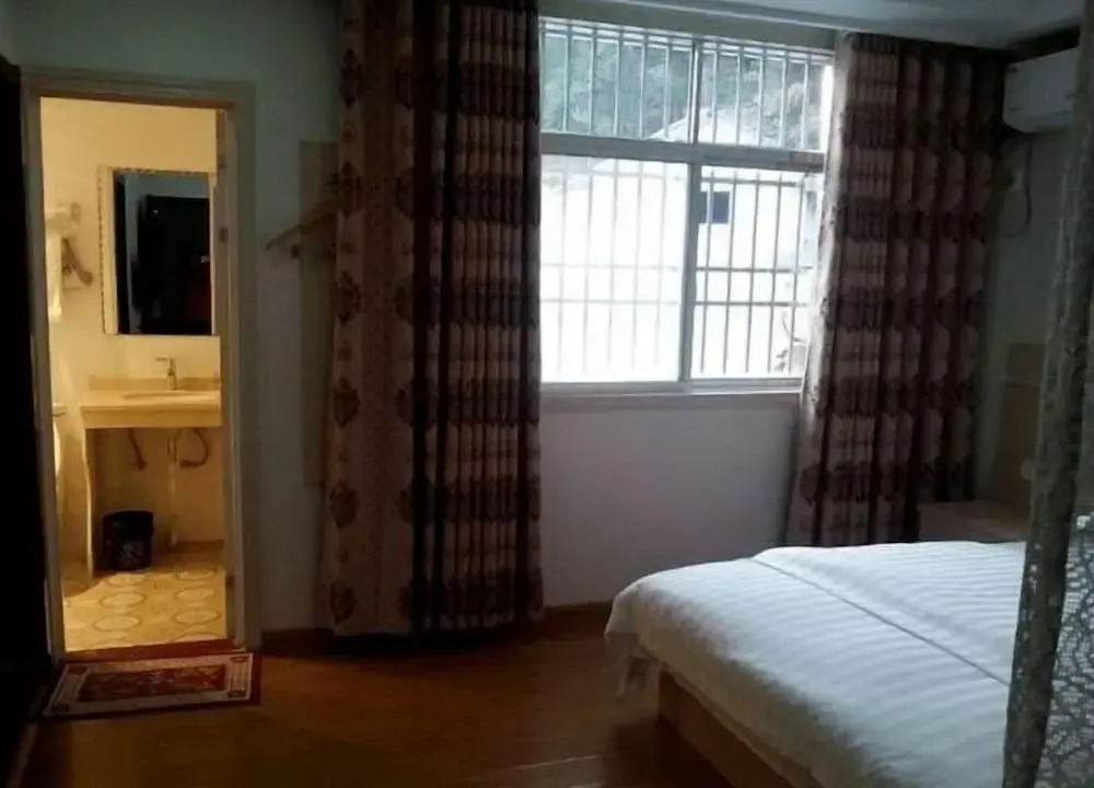 Аньцин: Xiagu Renjia Hostel