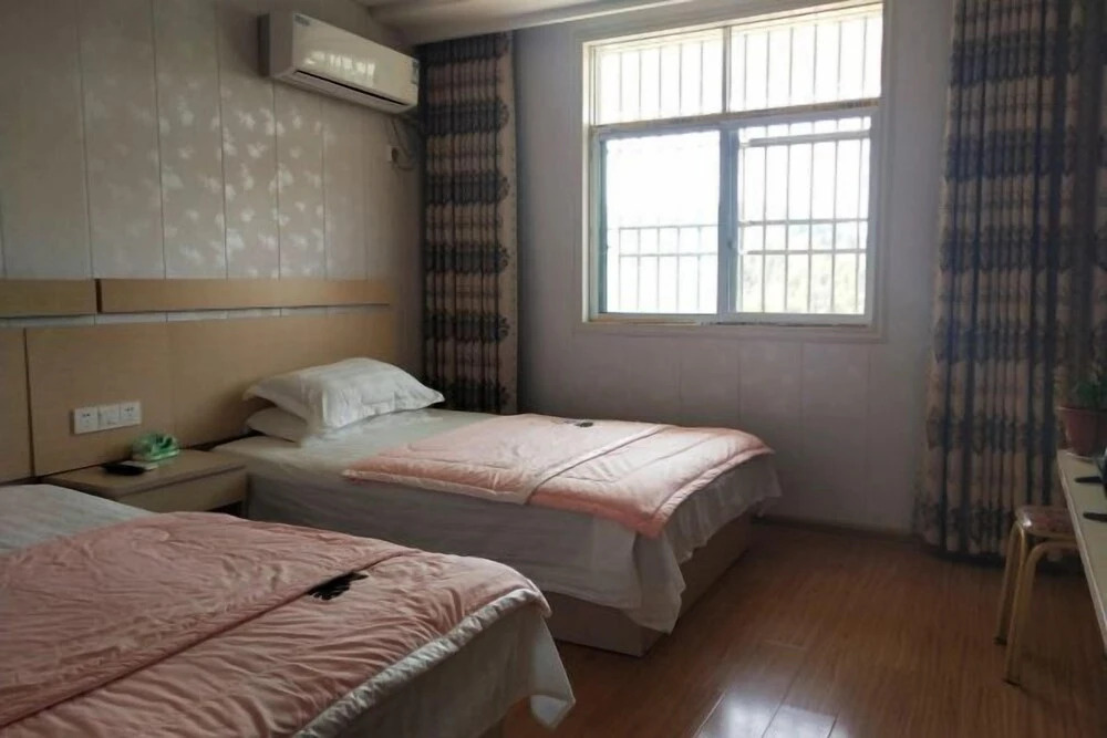 Аньцин: Xiagu Renjia Hostel