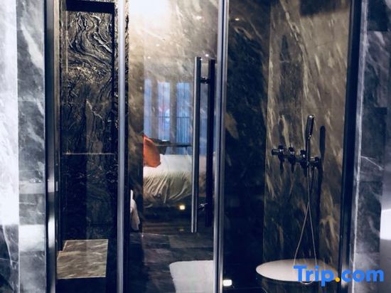 Харбин: Splendent Holiday Hotel