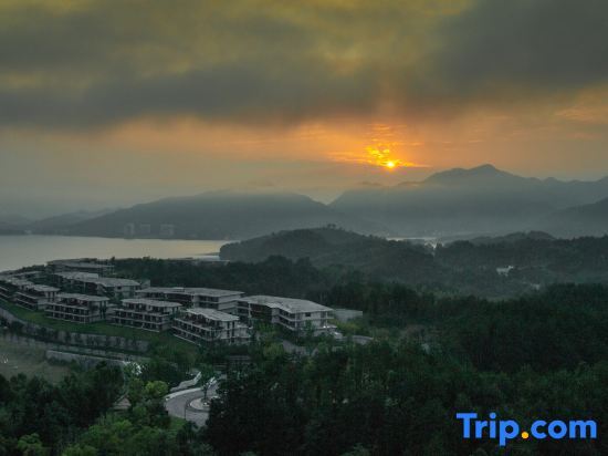 Хуаншань: Huangshan Taiping Lake Landscape Impression Art Apartment