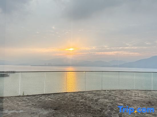 Хуаншань: Huangshan Taiping Lake Landscape Impression Art Apartment