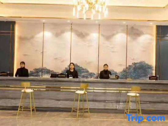 Шаоян: Orange Light Luxury Hotel (Qidong High-speed Railway Station Business & Trade City Branch)