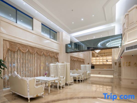Дэхун: Vienna International Hotel(Ruili hot spring store)