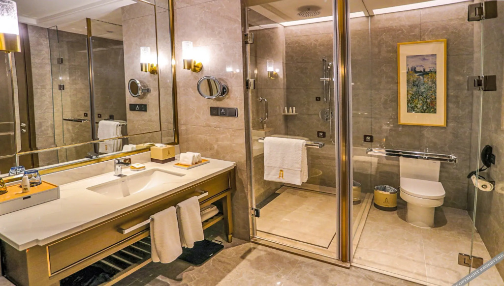 Вэйнань: Qinjin International Hotel