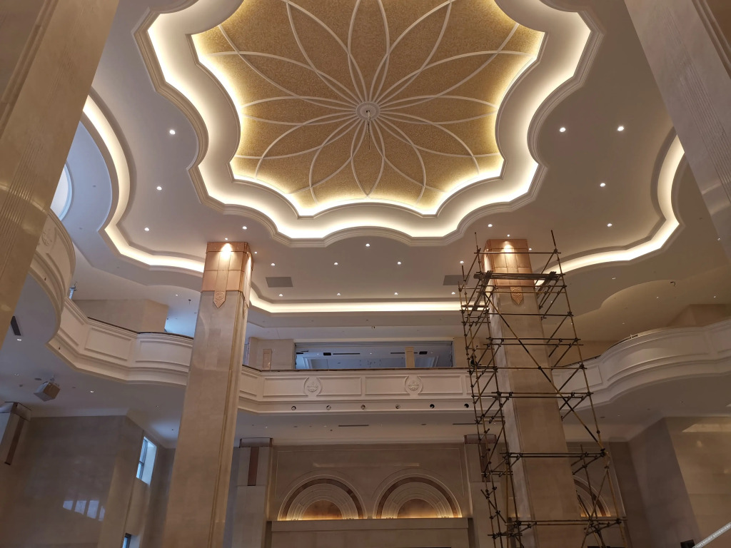 Вэйнань: Qinjin International Hotel