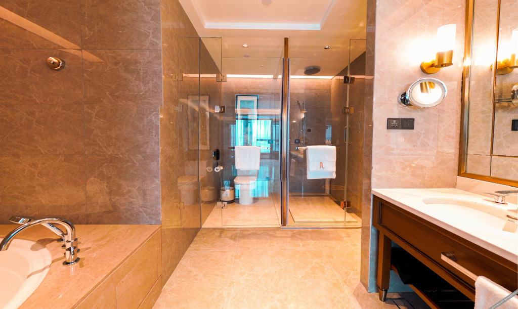 Вэйнань: Qinjin International Hotel