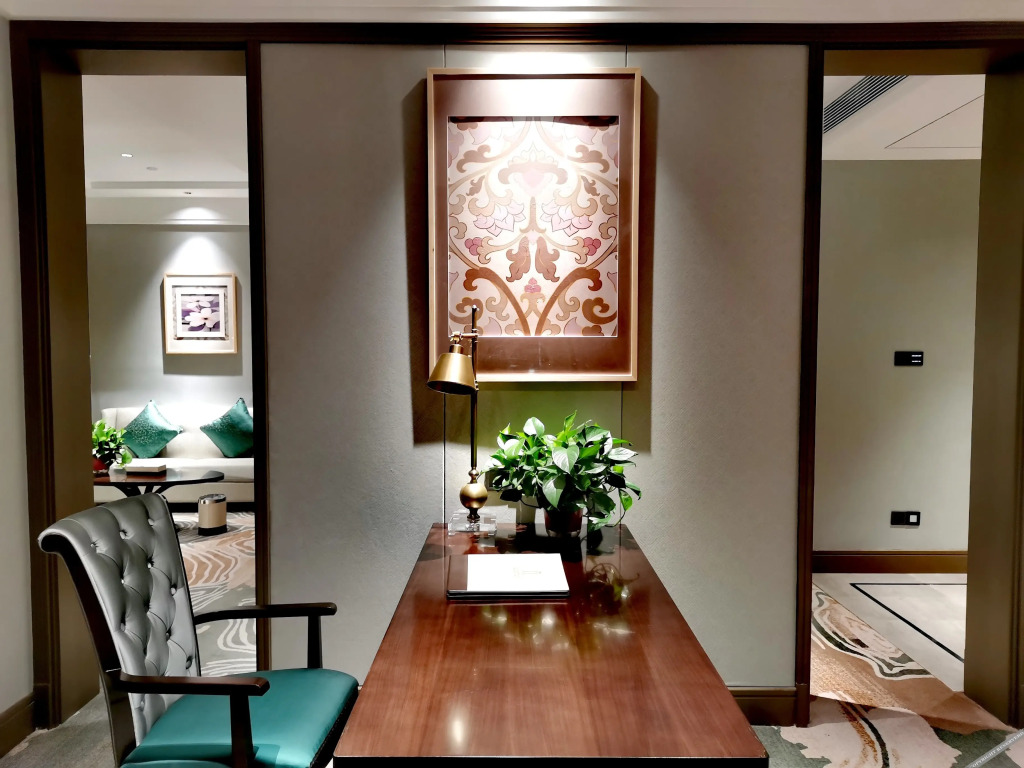 Вэйнань: Qinjin International Hotel