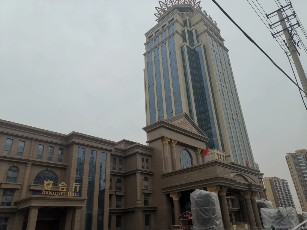 Вэйнань: Qinjin International Hotel