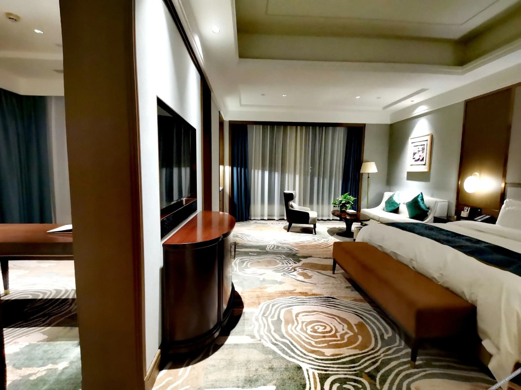 Вэйнань: Qinjin International Hotel