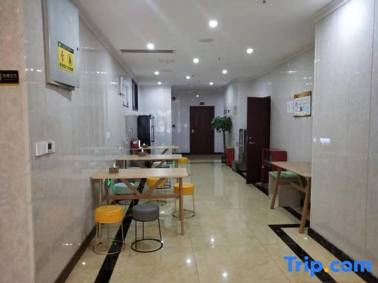 Чунцин: Chongqing Xinhe Express Hotel (Lianhua Light Rail Station)