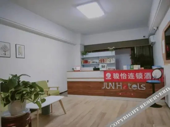Чжэнчжоу: Millennium Hotel (Xinzheng Longhu Jinyicheng Shopping Center)