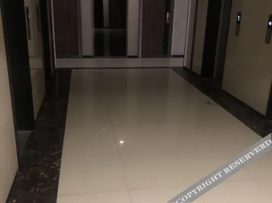 Чжэнчжоу: Millennium Hotel (Xinzheng Longhu Jinyicheng Shopping Center)