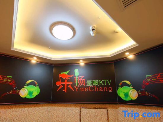 Ичан: Hongchang Hote (lXingshan High speed Railway Station  Store))