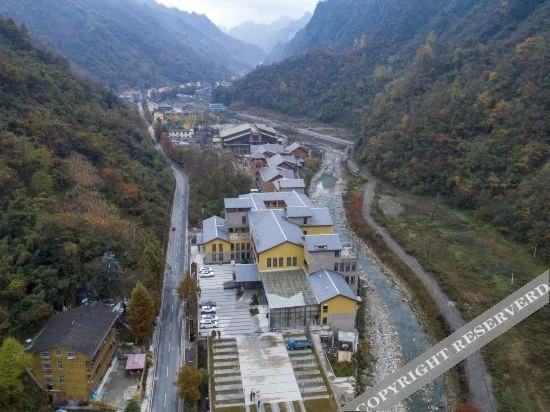 Чунцин: Chengkou Kanggu  Holiday Hotel