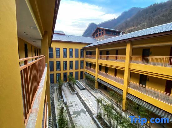 Чунцин: Chengkou Kanggu  Holiday Hotel