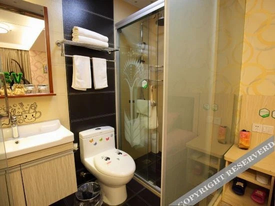 Шанхай: Bear house chain hotel (Shanghai Chuansha subway station store)
