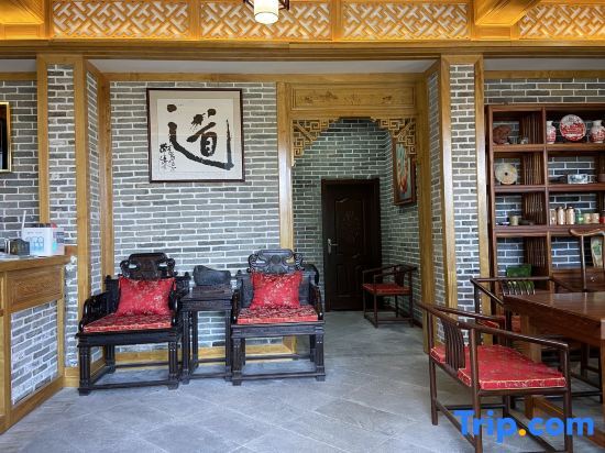 Шиянь: Wudang Mountain Xiuyun Pavilion