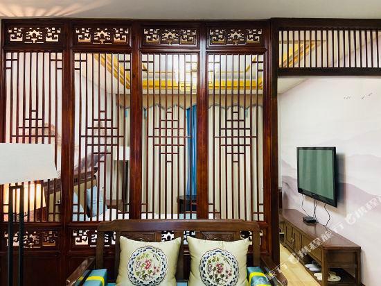 Шиянь: Wudang Mountain Xiuyun Pavilion