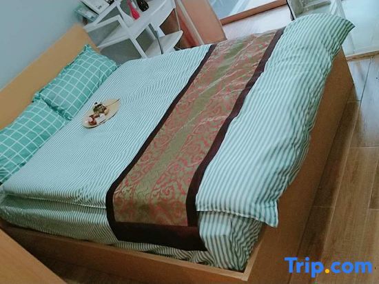 Шанхай: Xiao Hotel Apartment (Shanghai Pengpu Xincun Subway Station)