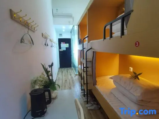 Шанхай: Xiao Hotel Apartment (Shanghai Pengpu Xincun Subway Station)