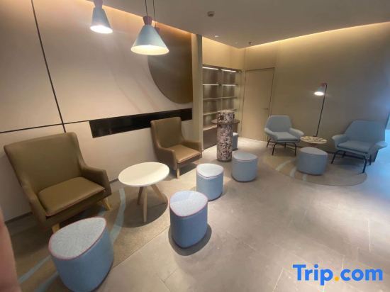 Шанхай: Home Inns · NEO (Shanghai Chongming Bayi Pedestrian Street Hotel)