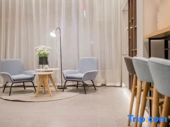 Шанхай: Home Inns · NEO (Shanghai Chongming Bayi Pedestrian Street Hotel)