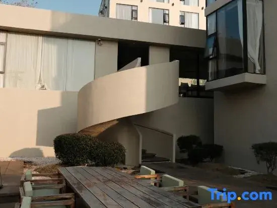 Бэйхай: White House Weichi Hostel