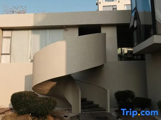 Бэйхай: White House Weichi Hostel